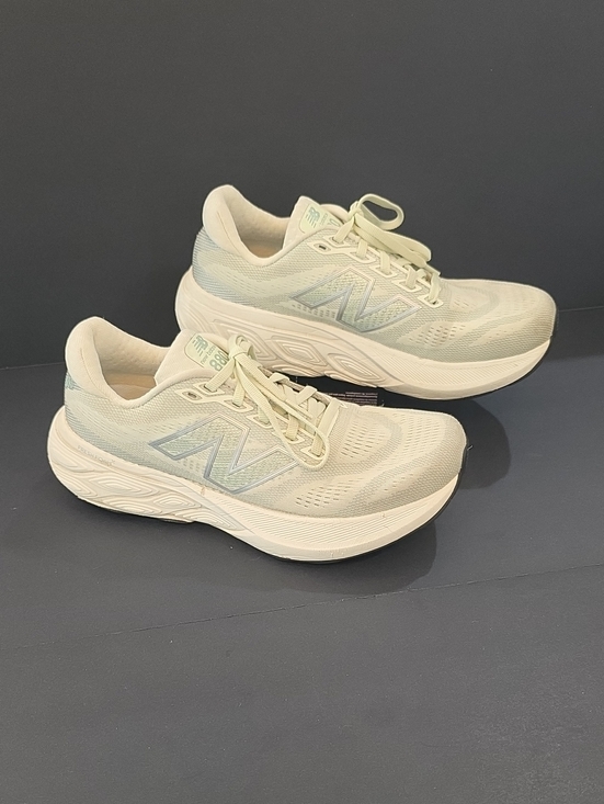 New Balance Shoes - New Balance Fresh Foam 880 Women's Sneakers in Pale Mint and Cream Size 8